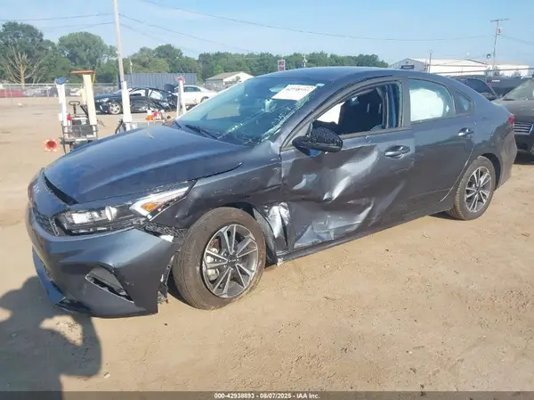 3KPF24AD5PE668634 2023 KIA FORTE - Image 2