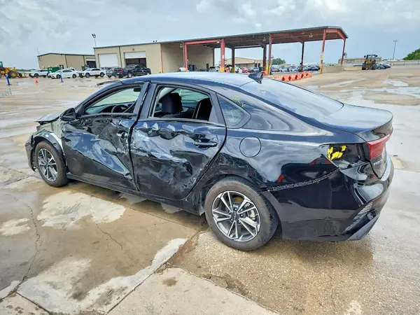 3KPF24AD5PE671548 2023 KIA FORTE - Image 2
