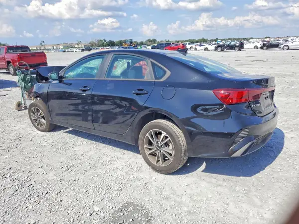 3KPF24AD5PE671744 2023 KIA FORTE - Image 2