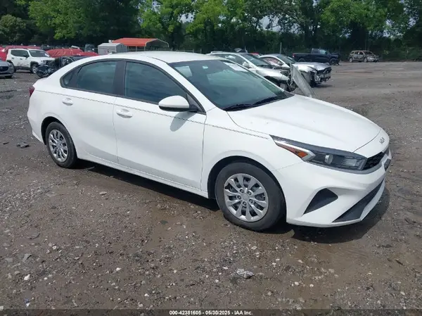 3KPF24AD5PE677916 2023 KIA FORTE - Image 1