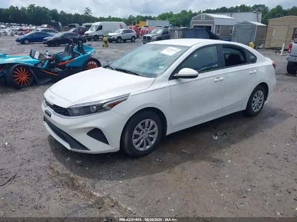 3KPF24AD5PE677916 2023 KIA FORTE - Image 2