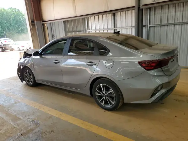 3KPF24AD5PE682484 2023 KIA FORTE - Image 2