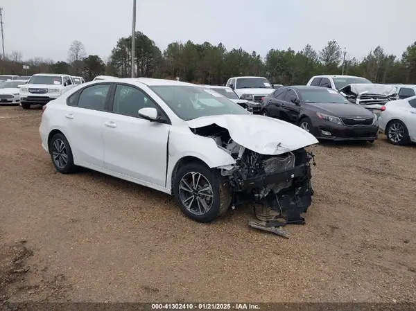 3KPF24AD5PE687944 2023 KIA FORTE - Image 1