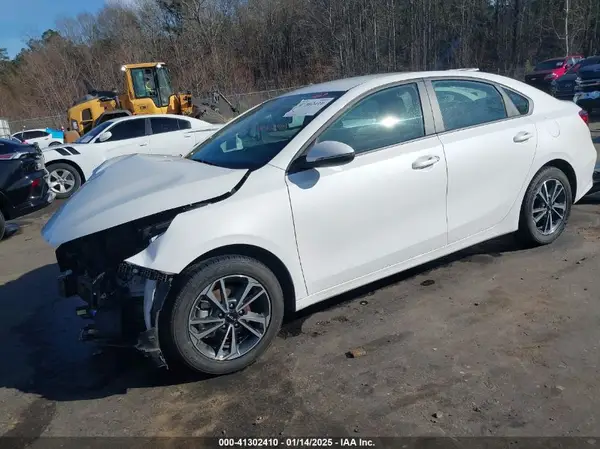 3KPF24AD5PE687944 2023 KIA FORTE - Image 2