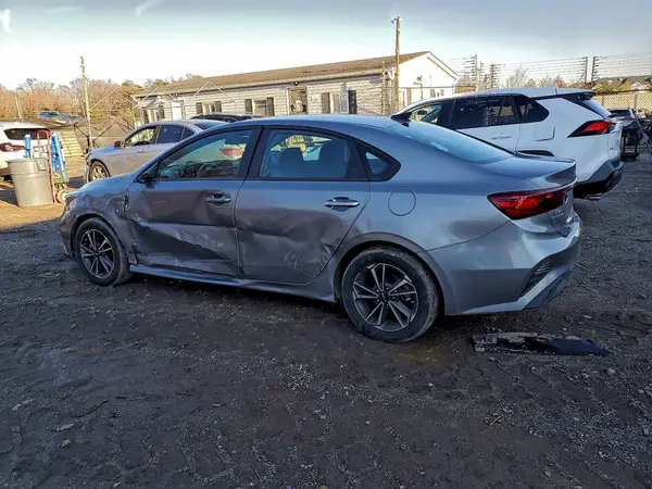 3KPF24AD5PE691928 2023 KIA FORTE - Image 2