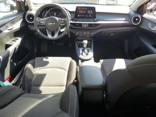 3KPF24AD5RE695643 2024 KIA FORTE - Image 8