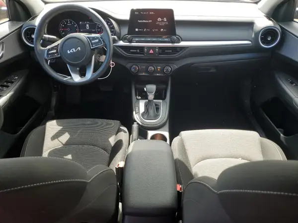 3KPF24AD5RE698140 2024 KIA FORTE - Image 8