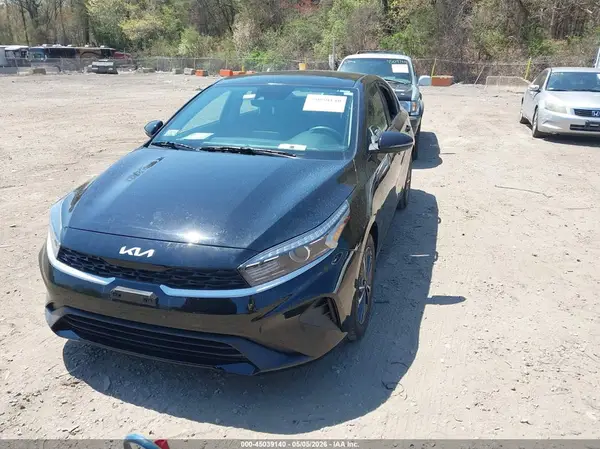 3KPF24AD5RE705426 2024 KIA FORTE - Image 2