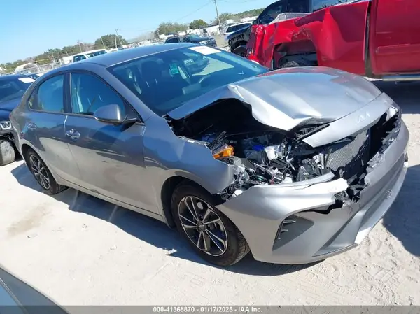3KPF24AD5RE706723 2024 KIA FORTE - Image 1
