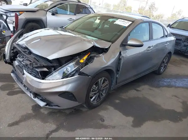 3KPF24AD5RE709671 2024 KIA FORTE - Image 2
