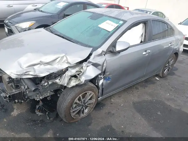 3KPF24AD5RE709816 2024 KIA FORTE - Image 2
