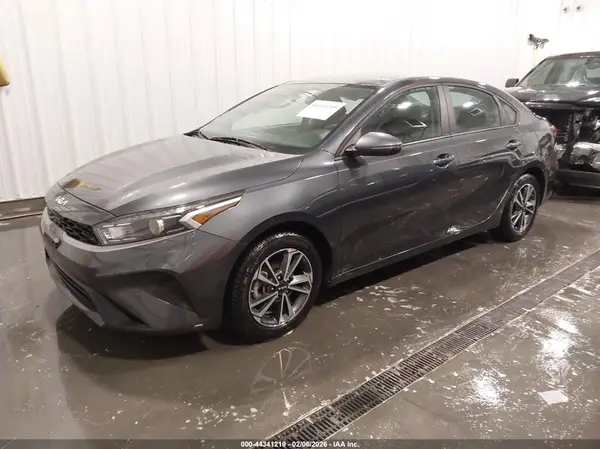 3KPF24AD5RE715244 2024 KIA FORTE - Image 2