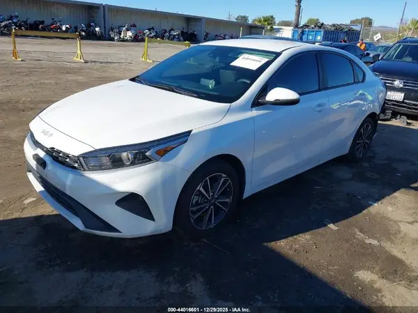 3KPF24AD5RE715986 2024 KIA FORTE - Image 2