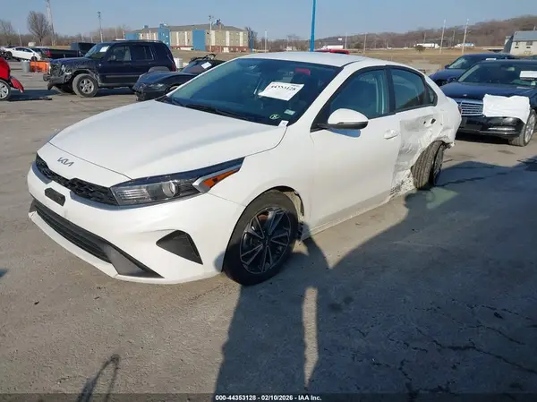 3KPF24AD5RE716703 2024 KIA FORTE - Image 2