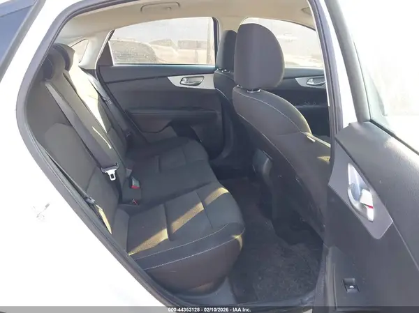 3KPF24AD5RE716703 2024 KIA FORTE - Image 8