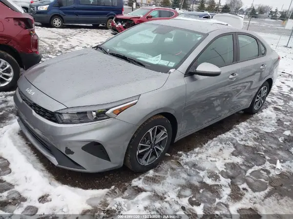 3KPF24AD5RE716880 2024 KIA FORTE - Image 2