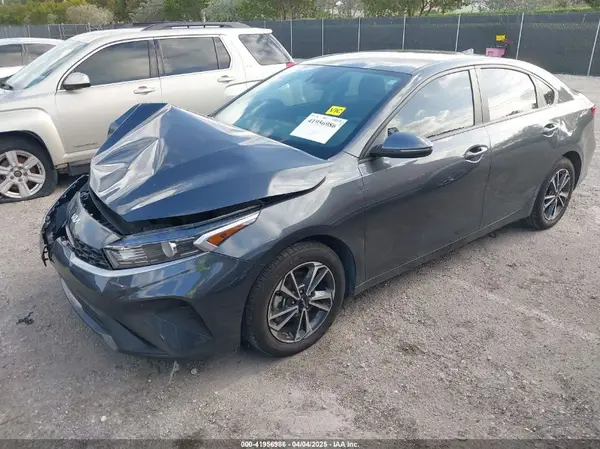 3KPF24AD5RE720735 2024 KIA FORTE - Image 2
