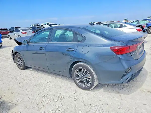 3KPF24AD5RE726180 2024 KIA FORTE - Image 2