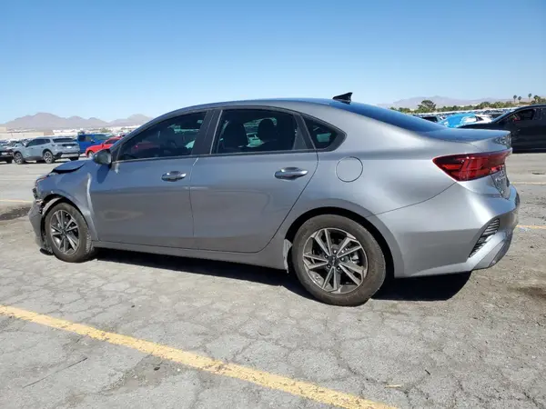 3KPF24AD5RE726552 2024 KIA FORTE - Image 2