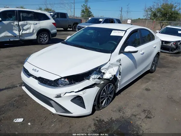 3KPF24AD5RE728236 2024 KIA FORTE - Image 2