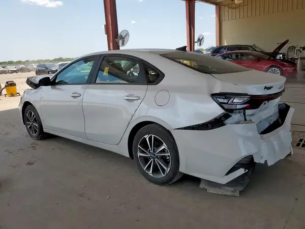 3KPF24AD5RE729564 2024 KIA FORTE - Image 2