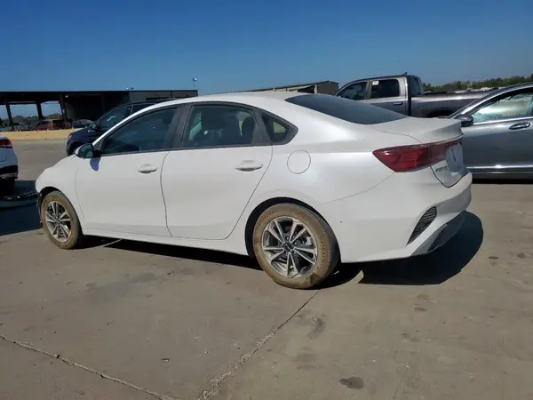 3KPF24AD5RE729662 2024 KIA FORTE - Image 2