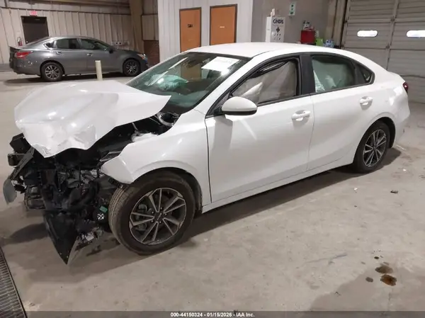 3KPF24AD5RE735431 2024 KIA FORTE - Image 2