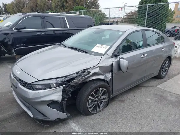 3KPF24AD5RE736935 2024 KIA FORTE - Image 2