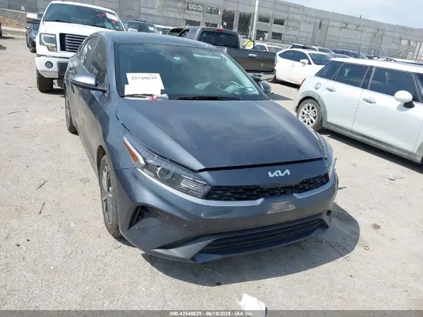 3KPF24AD5RE738846 2024 KIA FORTE - Image 1
