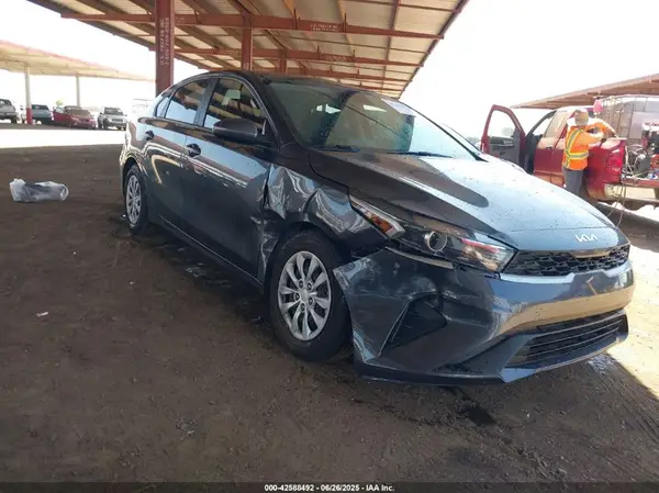3KPF24AD5RE740807 2024 KIA FORTE - Image 1