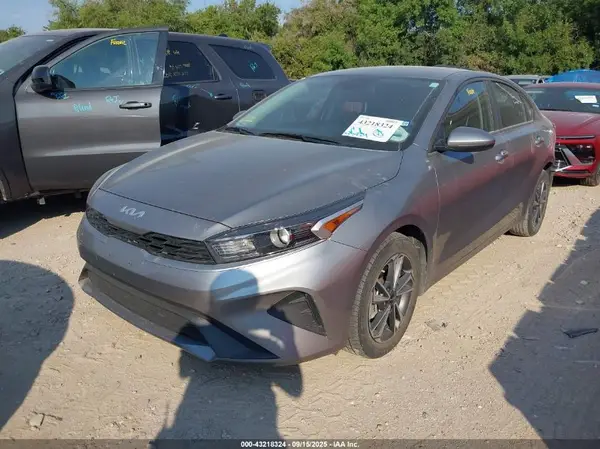 3KPF24AD5RE745277 2024 KIA FORTE - Image 2