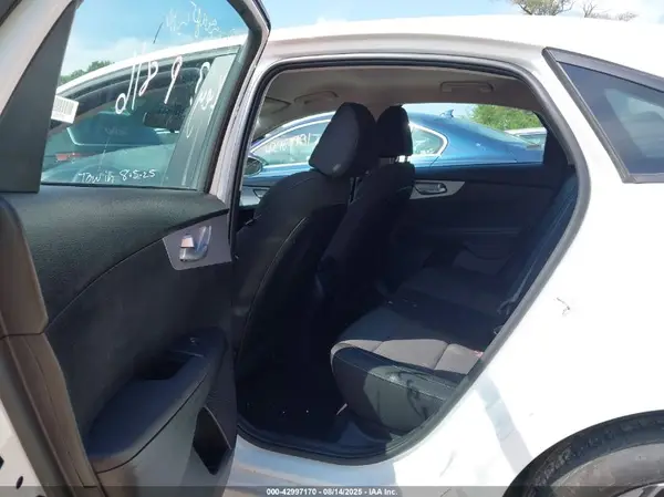 3KPF24AD5RE749023 2024 KIA FORTE - Image 8