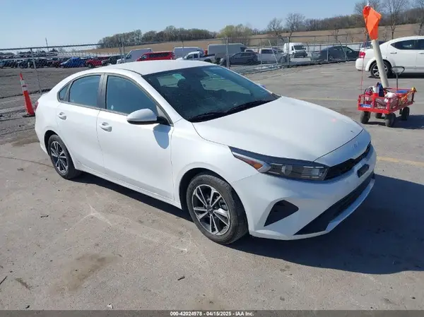 3KPF24AD5RE750446 2024 KIA FORTE - Image 1