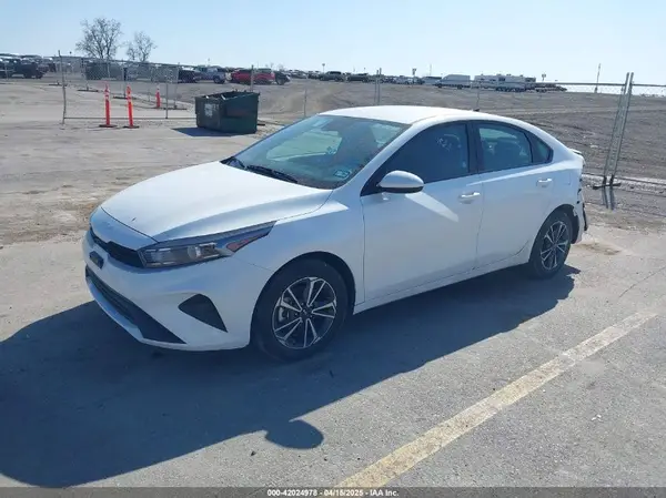 3KPF24AD5RE750446 2024 KIA FORTE - Image 2