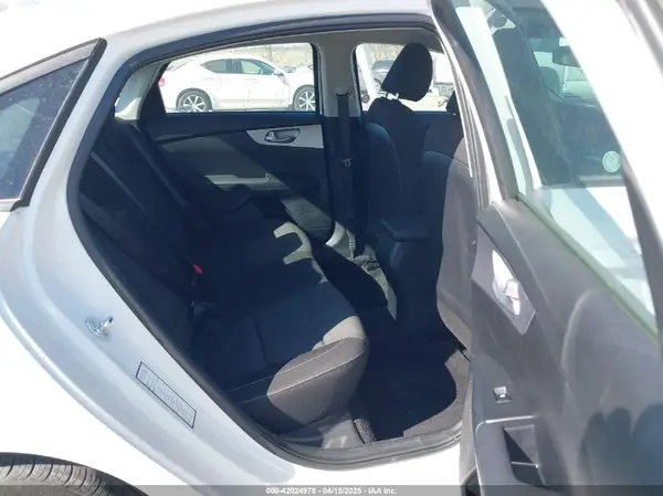 3KPF24AD5RE750446 2024 KIA FORTE - Image 8