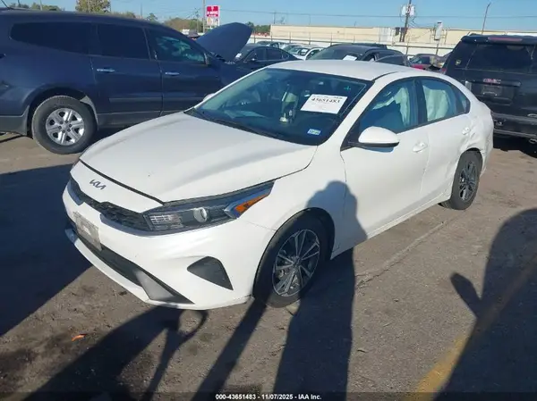 3KPF24AD5RE751922 2024 KIA FORTE - Image 2