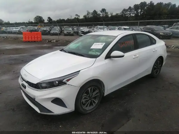 3KPF24AD5RE752861 2024 KIA FORTE - Image 2