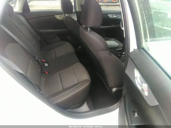 3KPF24AD5RE752861 2024 KIA FORTE - Image 8