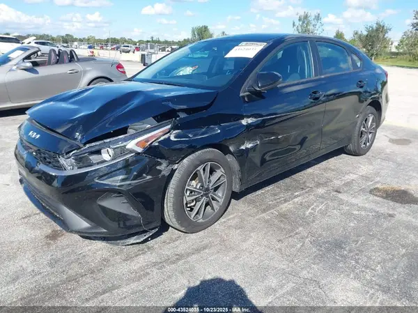 3KPF24AD5RE755582 2024 KIA FORTE - Image 2