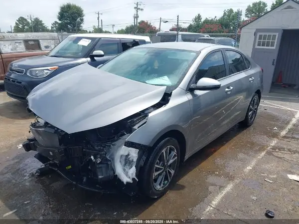 3KPF24AD5RE757011 2024 KIA FORTE - Image 2