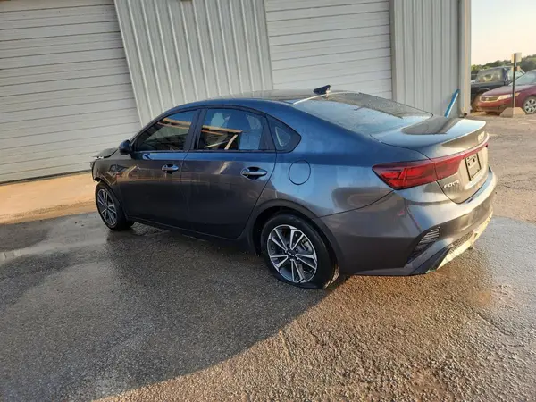 3KPF24AD5RE757395 2024 KIA FORTE - Image 2
