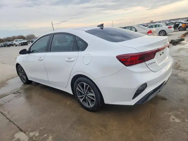 3KPF24AD5RE759468 2024 KIA FORTE - Image 2