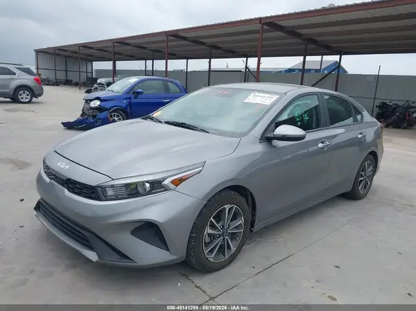 3KPF24AD5RE760183 2024 KIA FORTE - Image 2
