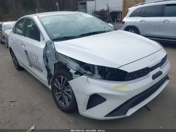 3KPF24AD5RE760880 2024 KIA FORTE - Image 1