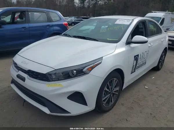 3KPF24AD5RE760880 2024 KIA FORTE - Image 2