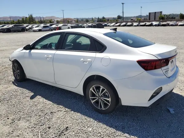 3KPF24AD5RE763665 2024 KIA FORTE - Image 2