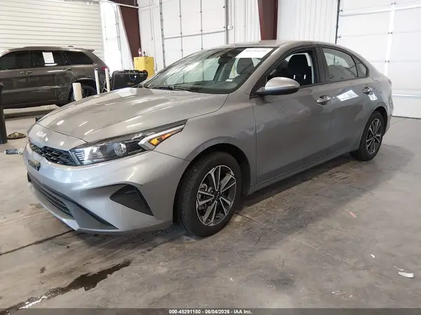 3KPF24AD5RE763746 2024 KIA FORTE - Image 2
