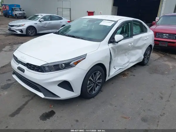 3KPF24AD5RE766226 2024 KIA FORTE - Image 2
