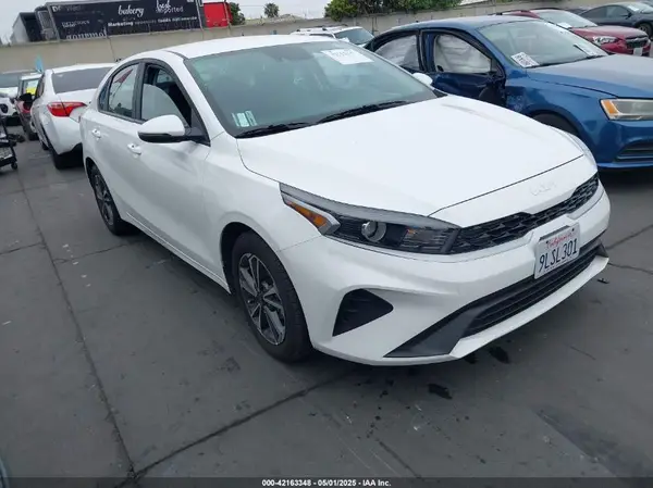 3KPF24AD5RE766243 2024 KIA FORTE - Image 1
