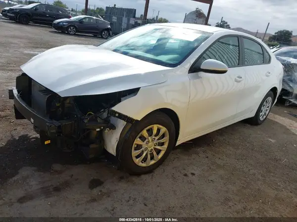3KPF24AD5RE766677 2024 KIA FORTE - Image 2